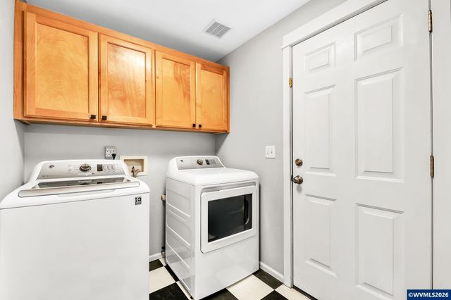 41 Sandalwood Lp, Creswell, OR 97426