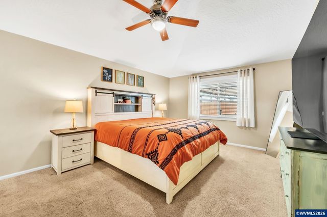 41 Sandalwood Lp, Creswell, OR 97426