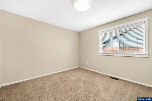 41 Sandalwood Lp, Creswell, OR 97426