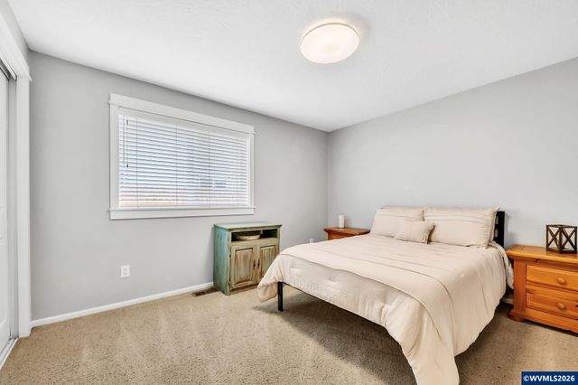 41 Sandalwood Lp, Creswell, OR 97426