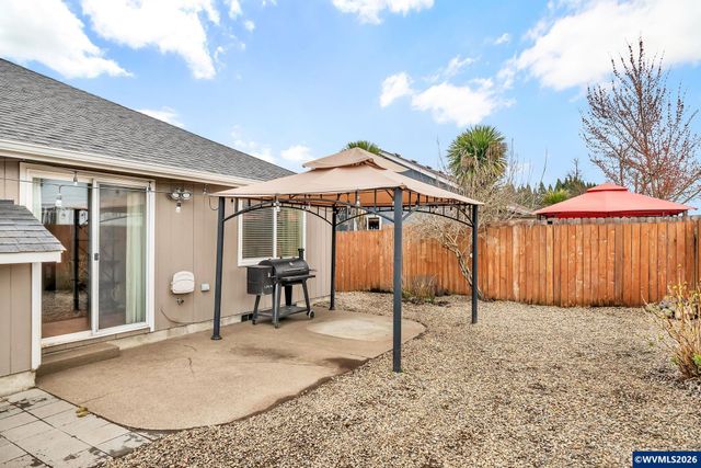 41 Sandalwood Lp, Creswell, OR 97426