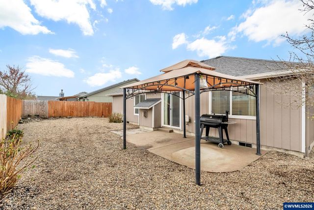 41 Sandalwood Lp, Creswell, OR 97426