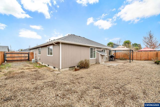 41 Sandalwood Lp, Creswell, OR 97426
