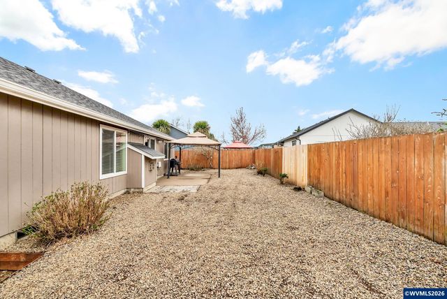 41 Sandalwood Lp, Creswell, OR 97426