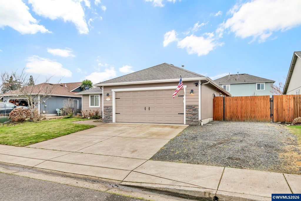 41 Sandalwood Lp, Creswell, OR 97426