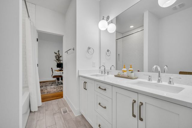 1408 Sigler St, Nashville, TN 37203