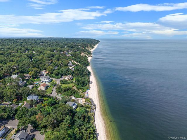 8 Triton Road, Rocky Point, NY 11778
