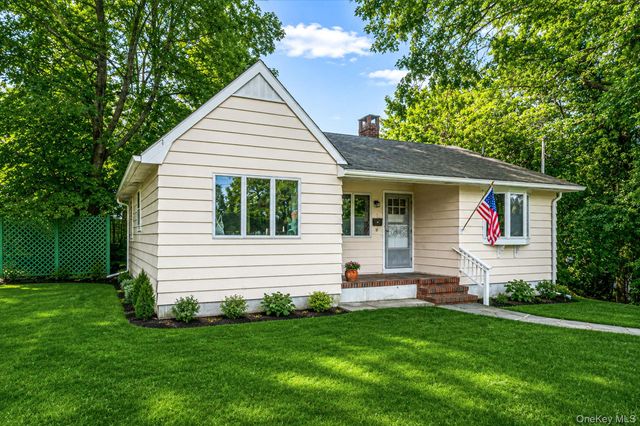8 Triton Road, Rocky Point, NY 11778