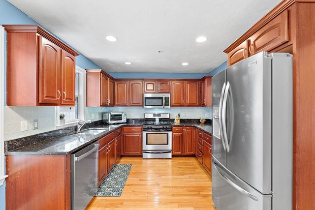 35 School St D, Hudson, MA 01749