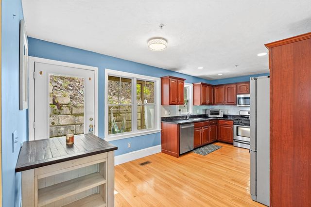 35 School St D, Hudson, MA 01749