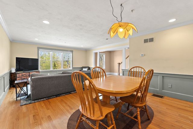 35 School St D, Hudson, MA 01749