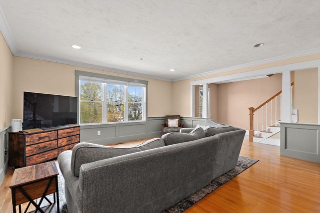 35 School St D, Hudson, MA 01749