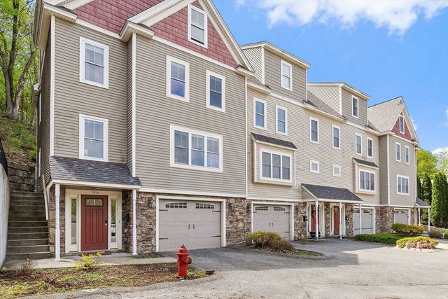 35 School St D, Hudson, MA 01749