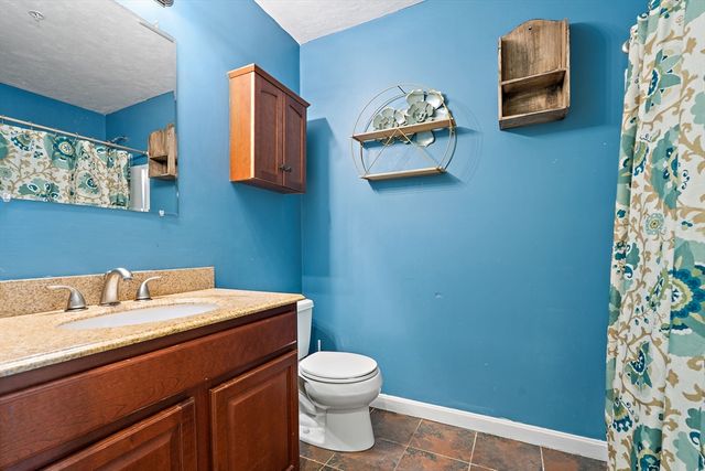 35 School St D, Hudson, MA 01749