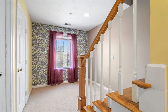 35 School St D, Hudson, MA 01749