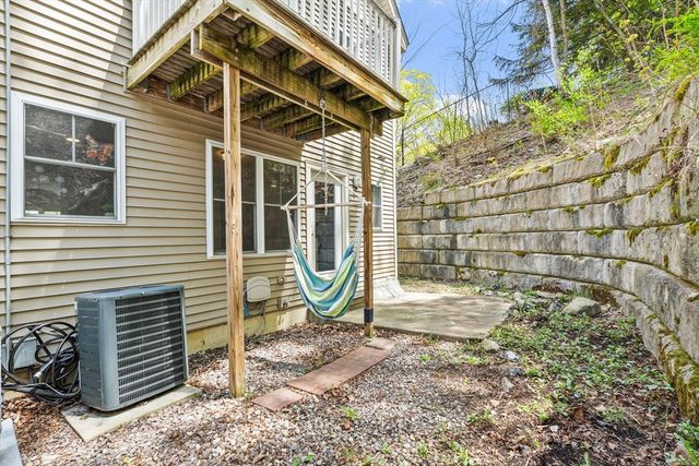 35 School St D, Hudson, MA 01749