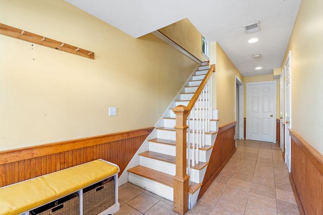 35 School St D, Hudson, MA 01749