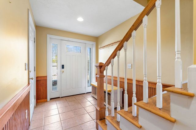 35 School St D, Hudson, MA 01749