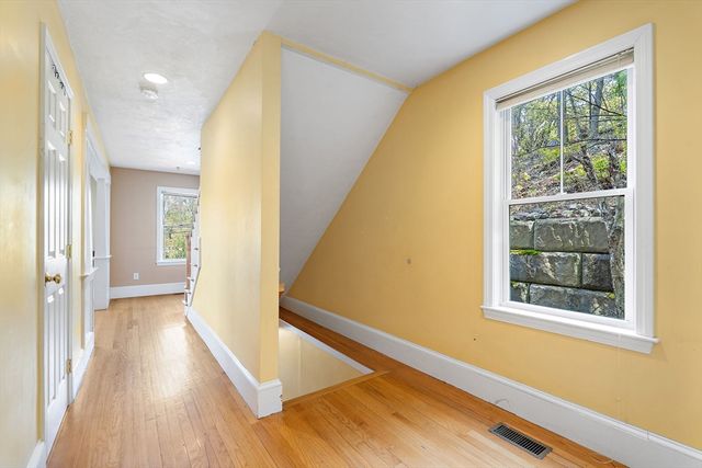 35 School St D, Hudson, MA 01749