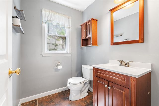 35 School St D, Hudson, MA 01749