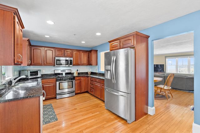 35 School St D, Hudson, MA 01749