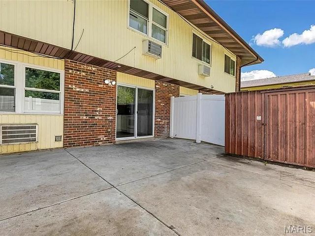 7546 Hazelcrest Drive, Hazelwood, MO 63042