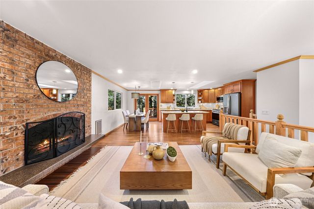 14724 107th Avenue NE, Bothell, WA 98011