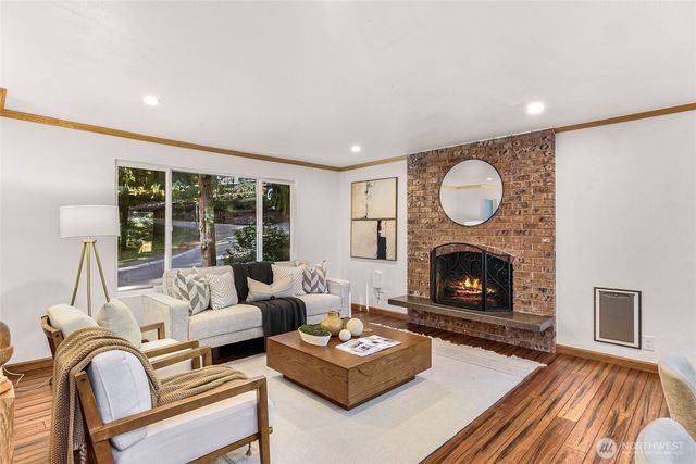 14724 107th Avenue NE, Bothell, WA 98011