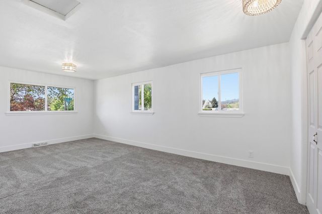 5828 N Birch Pl, Spokane, WA 99205