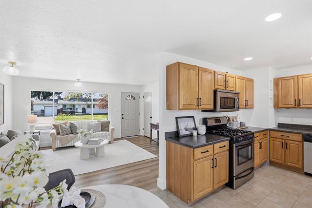 5828 N Birch Pl, Spokane, WA 99205