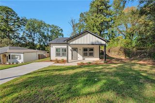 2698 Mango NW Circle, Atlanta, GA 30318