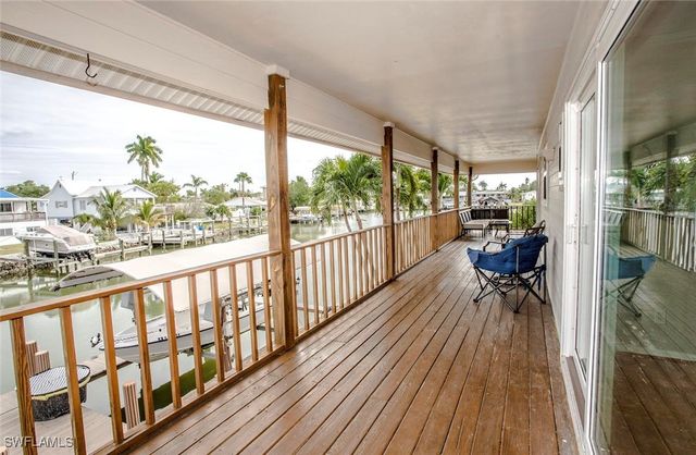 604 Sunset CT, Goodland, FL 34140