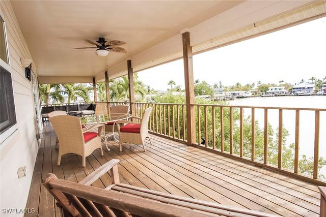 604 Sunset CT, Goodland, FL 34140