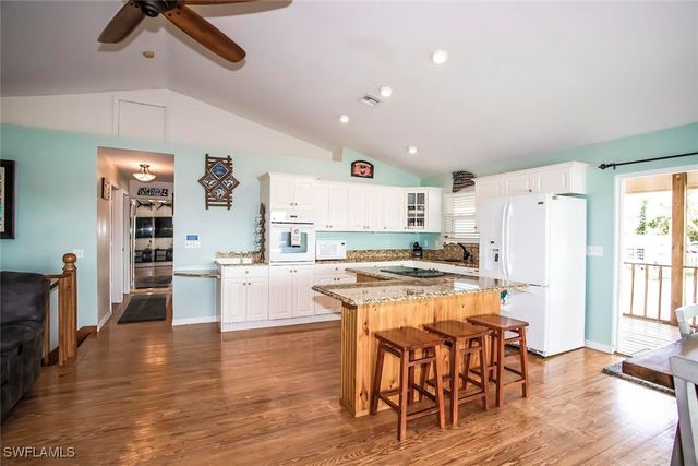 604 Sunset CT, Goodland, FL 34140