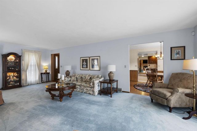 609 SCARLET OAK COURT, Appleton, WI 54915