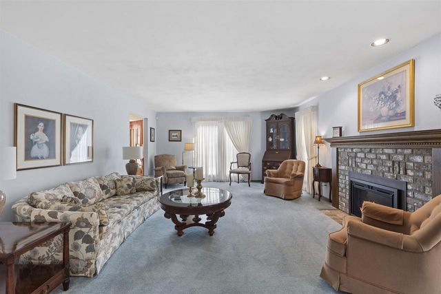 609 SCARLET OAK COURT, Appleton, WI 54915