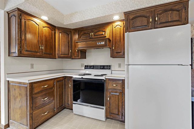 609 SCARLET OAK COURT, Appleton, WI 54915