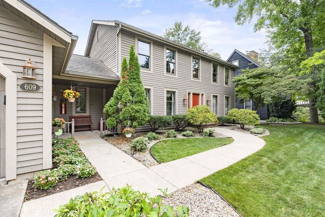 609 SCARLET OAK COURT, Appleton, WI 54915