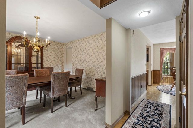 609 SCARLET OAK COURT, Appleton, WI 54915
