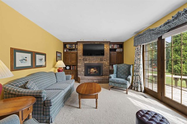 609 SCARLET OAK COURT, Appleton, WI 54915