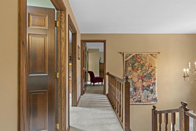 609 SCARLET OAK COURT, Appleton, WI 54915