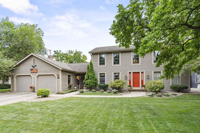 609 SCARLET OAK COURT, Appleton, WI 54915