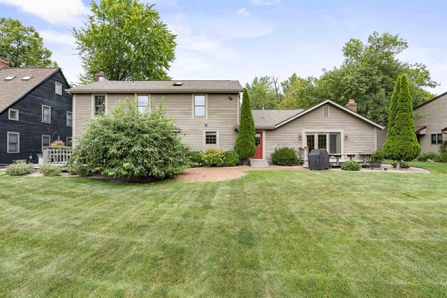 609 SCARLET OAK COURT, Appleton, WI 54915