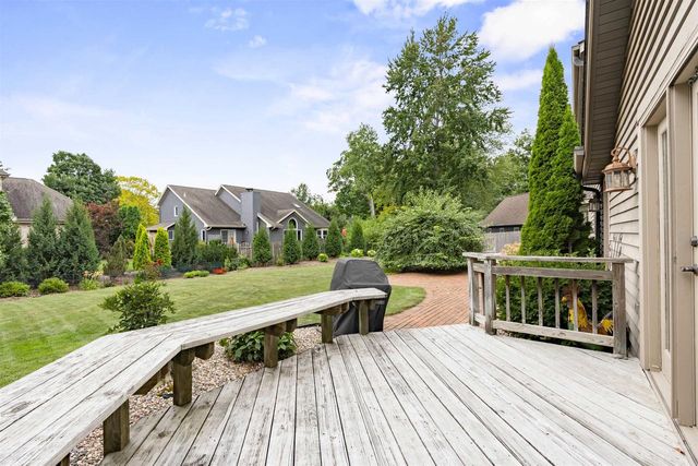 609 SCARLET OAK COURT, Appleton, WI 54915