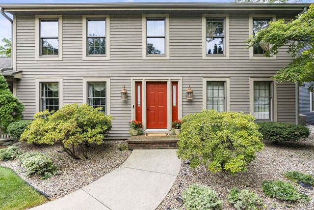 609 SCARLET OAK COURT, Appleton, WI 54915