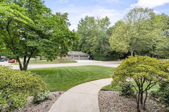 609 SCARLET OAK COURT, Appleton, WI 54915