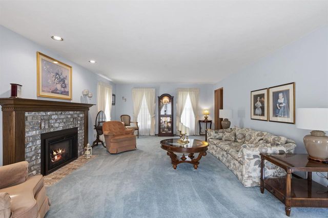 609 SCARLET OAK COURT, Appleton, WI 54915