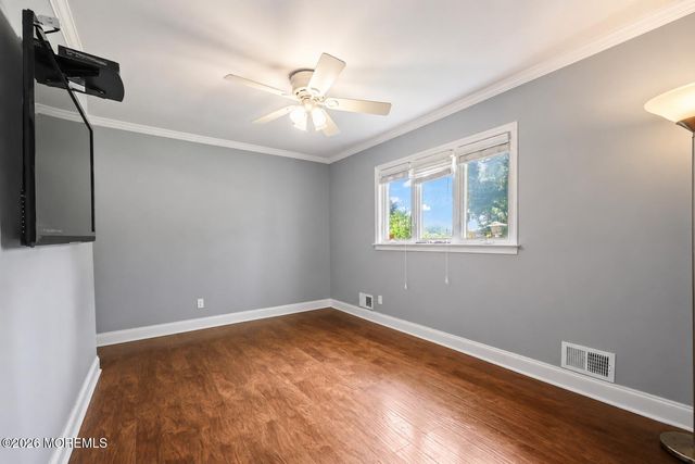 29 Highview Circle, Middletown, NJ 07748
