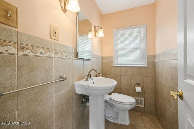 29 Highview Circle, Middletown, NJ 07748
