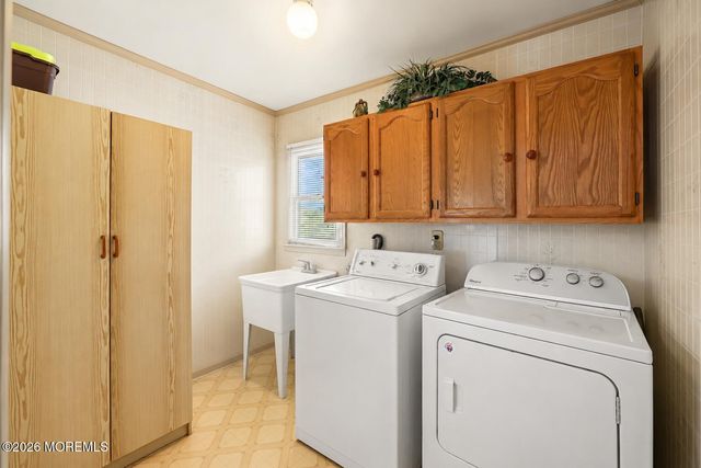29 Highview Circle, Middletown, NJ 07748